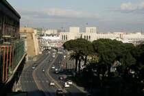 Blick �ber die Via Ferdinando Acton zum ehemaligen Bahnhof Napoli-Marittima im Hafengebiet; 16.02.2008