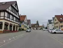 Deckenpfronn, Fachwerkh�user und Rathaus am Marktplatz (01.05.2018)