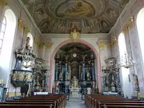 M�nchberg, katholische Pfarrkirche St. Johannes der T�ufer, Saalkirche mit eingezogenem dreiseitig schliessendem Chor und Schiefersatteldach,
erbaut von 1749 bis 1751 durch Johann Martin Schmidt (13.05.2018)