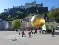 Salzburg, Aussicht auf die  Festung Hohensalzburg vom Kapitelplatz aus (19.04.2019) 