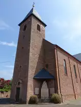 Geiselbach, kath. Pfarrkirche St. Maria Magdalena, erbaut 1722, erweitert von 1959 bis 1960 (13.05.2018)