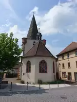 Schollkrippen, St. Lukas Kirche, Saalbau mit m�chtigem Westturm von 1449, Langhaus erbaut 1523 (13.05.2018)