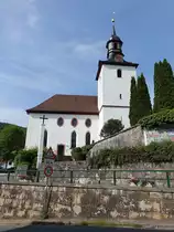 Muggendorf, Ev. Pfarrkirche St. Laurentius, verputzte Saalkirche mit eingezogenem Chor und s�dlichem Chorseitenturm, erbaut von 1635 bis 1688 (19.05.2018)