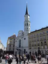 Wien, Michaelerkirche, r�misch-katholische Pfarrkirche am Michaelerplatz im 1. Wiener Gemeindebezirk, von 1219 bis 1221 durch den Babenberger Herzog Leopold VI. errichtet (20.04.2019)