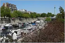 Der Kanal St-Martin f�hrt von der Seine beim Quai de la Rap�e in den n�rdliche Teil der Stadt und dies teils unterirdisch. Die drei folgenden Bilder zeigen den recht kurzen, ersten Abschnitt des Kanals von der Seine bis zur Bastille, deren weit in den Himmel reichende S�ule im Hintergrund zu sehnen ist. 

15. Mai 2019