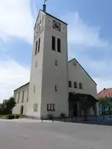 Oberwildenau, Pfarrkirche St. Michael, erbaut von 1950 bis 1952 durch den Architekten Franz G�nthner (20.05.2018)