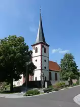 Altbessingen, Pfarrkirche St. Mari� Himmelfahrt und St. �gidius, Satteldachbau mit eingezogenem Dreiseitchor, erbaut von 1614 bis 1617 (26.05.2018)