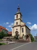 He�dorf, barocke Ev. Kirche, Saalkirche mit Satteldach und eingezogenem Dreiseitchor, Fassadenturm mit Haubendach und Laterne, erbaut 1741  (26.05.2018)