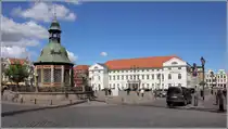 Wismar. Der Marktplatz mit Rathaus und Wasserkunst geh�ren zum UNESCO-Welterbe. 05.05.2019