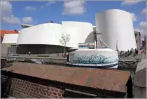 Stralsund. Blick auf die der Stadt zugewandete geschwungene Front des Oceaneums. 07.05.2019