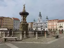 Česk� Budějovice, Samson Brunnen am Hauptplatz, erbaut von 1721 bis 1726 (26.05.2019)