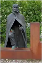 Greifswald. Dieses moderne Caspar-David-Friedrich-Denkmal des Bildhauers Claus-Martin G�rtz wurde 2010 auf einem frei zug�nglichen Privatgrundst�ck aufgestellt. 08.06.2019