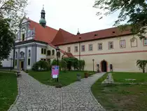 Cesky Krumlov/Krumau, Minoriten- und Klarissenkloster mit der Kirche Corpus Christi und Mari� Schmerzen, erbaut im 14. Jahrhundert, von  1649 bis 1681 barock umgestaltet (26.05.2019)