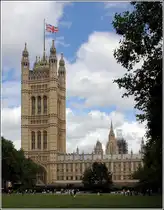 London. Die S�dseite mit dem Victoria Tower, dem mit 98,45m h�chsten Turm des Parlamentspalastes. 08.06.2019