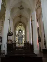 Vyssi Brod/Hohenfurt, Mittelschiff der Klosterkirche Maria Himmelfahrt, fr�hbarocker Hochaltar von 1644 (26.05.2019)