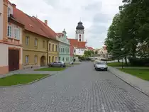 Bechyne, Geb�ude und St. Matth�us Kirche am Masaryka Platz (27.05.2019)