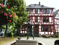 BILDSCH�NES WESTERW�LDER BAROCK-FACHWERK IN DILLENBURG/HESSEN
Wirklich eines der sch�nsten Fachwerkh�user in der alten ORANIENSTADT DILLENBURG ist  HAUS STREMMEL ,
um 1650 errichtetes ehemaliges Gasthaus....am 4.7.2019