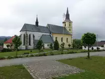 Destna, Pfarrkirche St. Otto, erbaut ab 1250, der urspr�nglich romanische Bau erhielt durch sp�tere Umbauten seine heutige klassizistische Gestalt (28.05.2019)