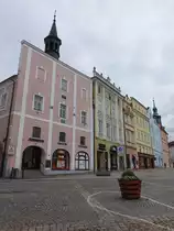 Jindrichuv Hradec, historische H�user am Hauptplatz Namesti Miru (28.05.2019)