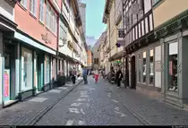 Die Kr�merbr�cke ist der Touristenmagnet in Erfurt schlechthin, nicht zuletzt durch die vielen gut erhaltenen Fachwerkh�user mit kleinen Gesch�ften oder auch Caf�s. Es handelt sich um die l�ngste durchgehend mit H�usern bebaute und bewohnte Br�cke Europas.
[3.6.2019 | 12:23 Uhr]