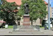 Blick auf das Martin-Luther-Denkmal am Anger in Erfurt.
Dahinter befindet sich die Kaufmannskirche St. Gregor.
[3.6.2019 | 12:58 Uhr]