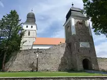 Velka Bites, sp�tromanische Wehrkirche St. Johannes der T�ufer, erbaut im 15. Jahrhundert (30.05.2019)
