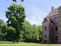 R�ckseite des alten Schloss Freyenstein mit Parkanlage am 24. Juli 2019.