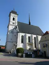 Doubravnik, Heiligkreuz Kirche, erbaut von 1535 bis 1557,  sp�tgotische Hallenkirche (01.06.2019)