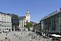 K�ln - Bahnhofsvorplatz mit St. Maria Himmelfahrt-Kirche im Hintergrund - 23.06.2019