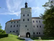 Breznice/ Bresnitz, Schloss Bresnitz, Torturm aus dem 13. Jahrhundert, von 1548 bis 1560 wurde das Schlo� im Renaissance-Stil erweitert (02.06.2019) 