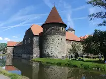 Svihov/ Schwihau, Wasserburg, erbaut von 1480 bis 1489, die Wirtschaftsgeb�ude der Vorburg dienten 1972 als Kulisse f�r den �berregional bekannten M�rchenfilm Drei Haseln�sse f�r Aschenbr�del (02.06.2019)
