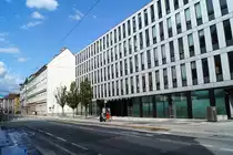 Die Heiliggeiststra�e in Innsbruck: Blick zum Landhaus 2 (Amt der Tiroler Landesregierung), 03.08.2019.