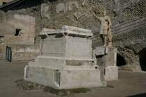 Es wirkt als h�tten sich hier gestern noch die Senatoren getroffen. Herculaneum, 24.02.2008. 