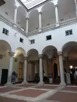 Genua, zweist�ckiger Arkaden Innenhof im Palazzo Ducale (15.06.2019)