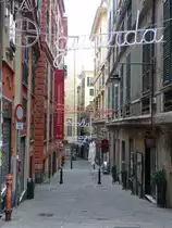 Genua, Leuchtreklame in der Stra�e Vico Angeli (15.06.2019)