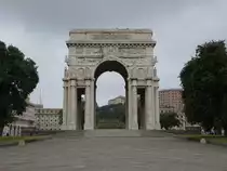 Genua, Siegesbogen Arco della Vittoria, neoklassizistischer Triumphbogen, erbaut 1931 (15.06.2019)