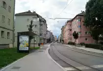 Blick in die Defreggerstra�e in Innsbruck. Das Warteh�uschen geh�rt zur neu errichteten Tramlinie, 03.08.2019.