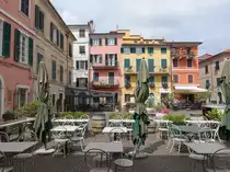 Sarzana, H�user an der Piazza Citadella (15.06.2019)