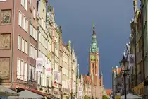 Danzig (Gdańsk) - Langgasse mit dem um 1556 erbauten Rechtst�dtischen Rathaus. Aufnahme: 14. August 2019.