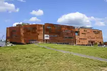 Gdańsk (Danzig) – Europejskie Centrum Solidarności st die im Herbst 2007 vom gleichnamigen Gewerkschaftsbund NSZZ Solidarność und dem polnischen Kulturministerium in Danzig ins Leben gerufene Einheit aus einem Museum �ber die Gewerkschaft, ihrem Zentralarchiv, einer Multimedia-Bibliothek sowie einem Bildungszentrum. 
Aufnahme: 13. August 2019.