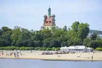 Zoppot (Sopot): Blick auf den S�dstrand und die Evangelische Kirche von Soppot von der Seebr�cke. Aufnahme: 15. August 2019.