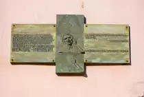 Gedenktafel an Klaus Kinskis Geburtshaus in Zoppot / Sopot. Anfang der 90er �ffnete das Caf� Kinski seine T�ren in dem Geburtshaus. Der Innenraum mit zahlreichen Filmpostern und Bildern beh�ngt. Besucher k�nnen sich bei einem Drink mit anderen Fans austauschen oder die alten Kinski-Filme auf einer Leinwand ansehen. Aufnahme: 14. August 2019.