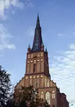 St. Jakobikirche (Katedra Świętego Jakuba) in Stettin (Szczecin). Ab 2007 wurden Umbauarbeiten durchgef�hrt, bei denen dem Kirchturm wieder ein Turmhelm aufgesetzt wurde.[2] Der neue Turmhelm hat ein anderes Aussehen als der 1944 zerst�rte. Er ist dem urspr�nglichen, 1677 zerst�rten Turmhelm nachempfunden Aufnahme: 10. August 2019.