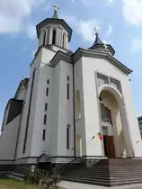 Oradea, Bisch�fliche Kathedrale Auferstehung des Herrn, erbaut von 1990 bis 1995 (26.08.2019)