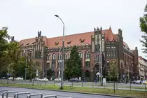 Sitz des ehemaligen deutschen Oberpostdirektion in Stettin / Szczecin. Das gotische Backsteingeb�ude liegt an der Stra�e �3 Maja� (bis 1945: Lindenstra�e). Aufnahme: 17. August 2019.