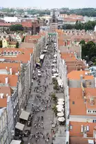 Danzig - Gd�nsk. Die Langgasse aufgenommen vom Rechtst�dtischen Rathaus, Blick nach Westen zum Goldenen Tor. Aufnahme: 12. August 2019.