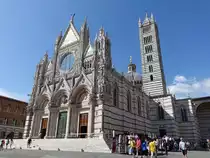 Siena, Cattedrale Metropolitana di Santa Maria Assunta, gotischen Gew�lbe im Langhaus und das mehrschiffige Querhaus erbaut 1260, Campanile 14. Jahrhundert (17.06.2019)