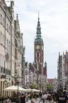 Danzig - Gd�nsk. Das Rechtst�dtische Rathaus von der Langgasse (polnisch: Ulica Długa) aus gesehen. Aufnahme: 12. August 2019.