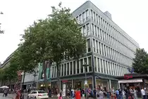 Hamburg am 10.8.2019: Gesch�ftshaus in der M�nckebergstra�e. Dieses Geb�ude ist bald Geschichte. Es soll demn�chst abgerissen und durch einen Neubau ersetzt werden. /