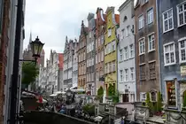 Danzig - Gdansk. Giebelh�user an der Frauengasse (Mariacka) in der Danziger Rechtstadt. Wie auch in Elbing und K�nigsberg existierten  administrativ und auch baulich durch Stadtmauern oder Gr�ben getrennte St�dte mit unterschiedlichen Rechtssystemen direkt nebeneinander. Aufnahme: 12. August 2019.